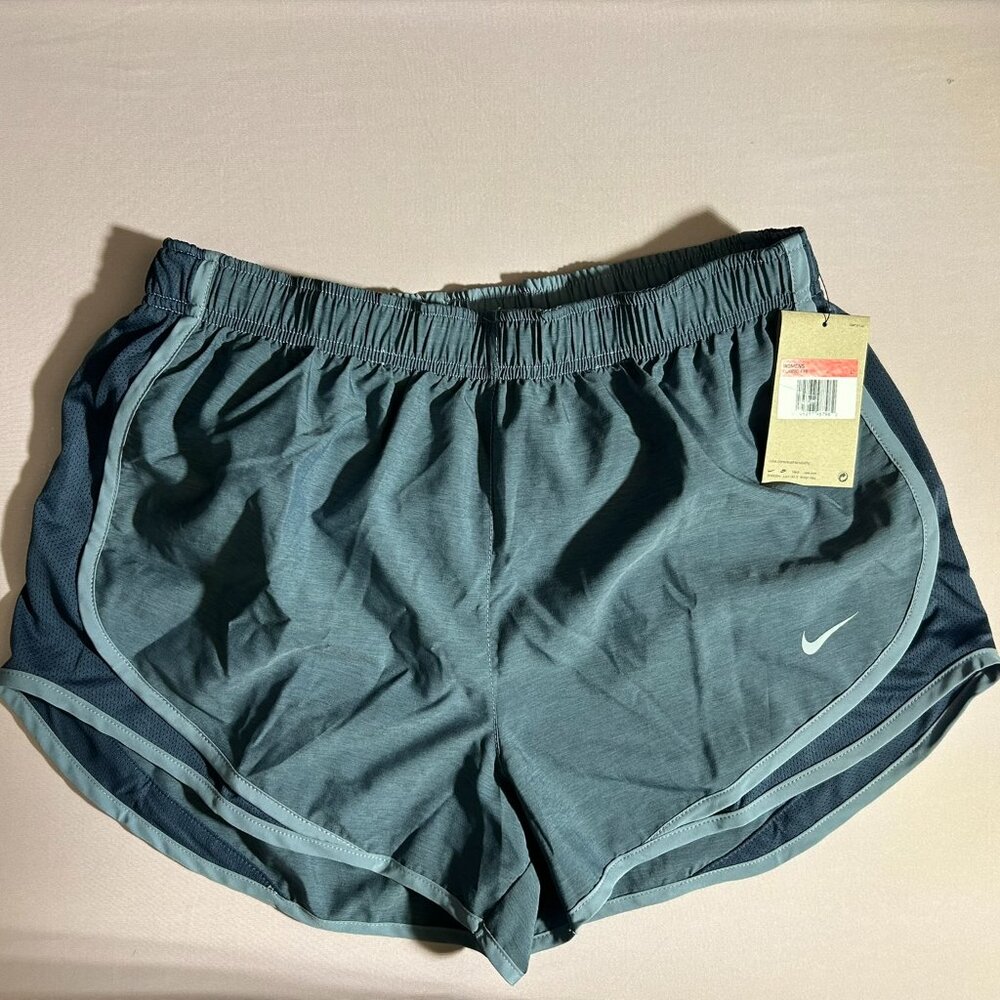 Ladies NIKE Running Shorts NWT w/liner Size Large